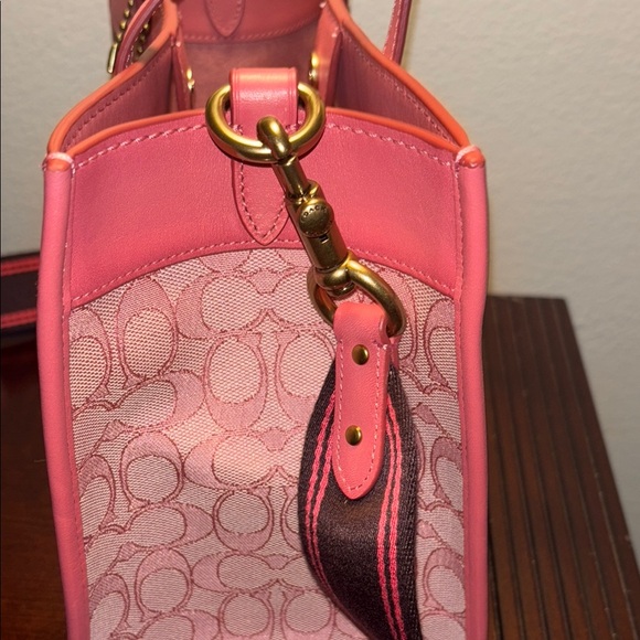 Coach Field Tote 30 In Signature Jacquard in Taffy Taffy - Picture 4 of 10